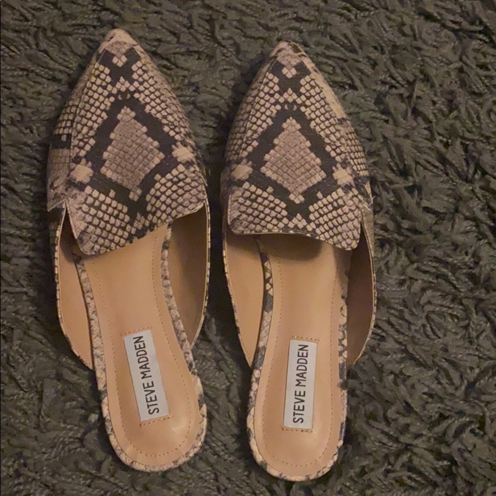 NWOT Steve Madden snakeskin mules